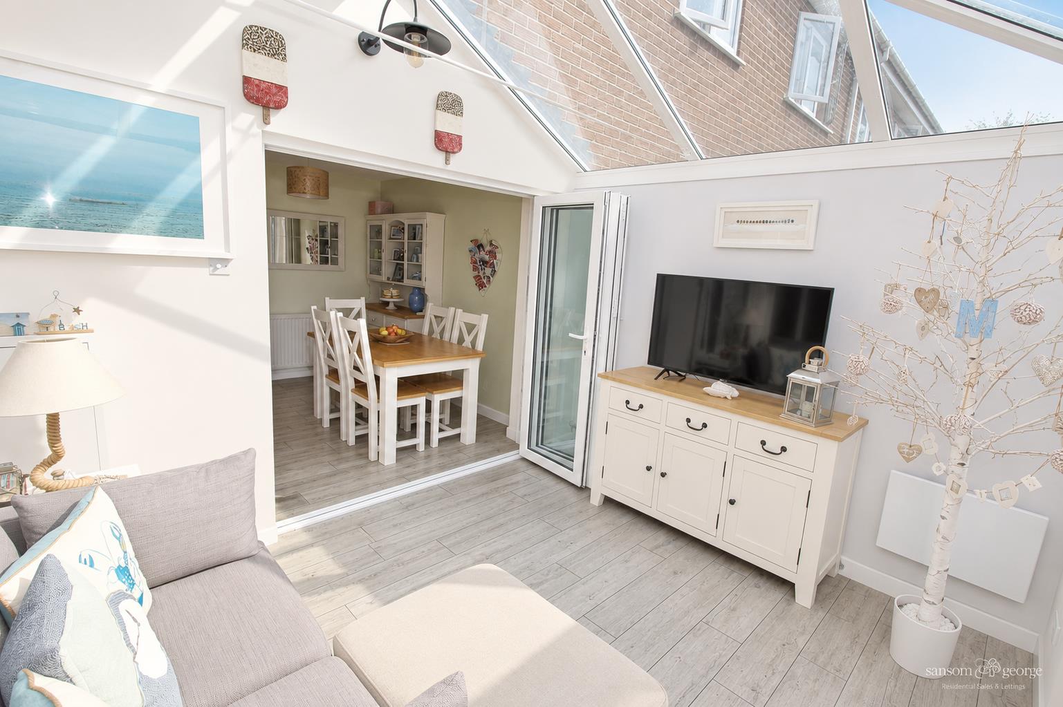 Primrose Close, Purley On Thames, Reading